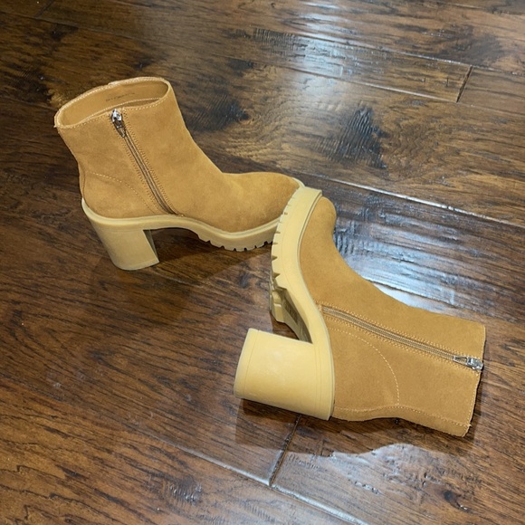 Dolce Vita caster boot 6.5 - Picture 2 of 4